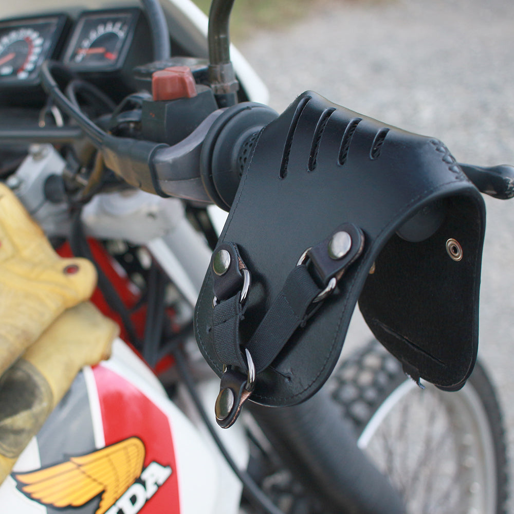 【次回入荷2026年１月】ライダーの顔を格好良く守る！防寒、虫、飛び石避け 本革フェイスマスク Bobber Nose（8スリット） ジェットヘルメット取付 マスク装着が選べる