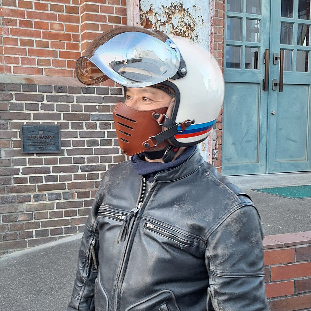 【次回入荷2026年１月】ライダーの顔を格好良く守る！防寒、虫、飛び石避け 本革フェイスマスク Bobber Nose（8スリット） ジェットヘルメット取付 マスク装着が選べる